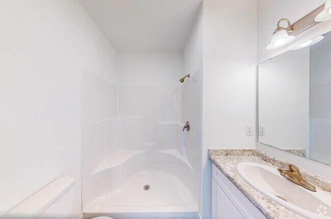 2BR, 2BA - 900SF - Primary Bathroom