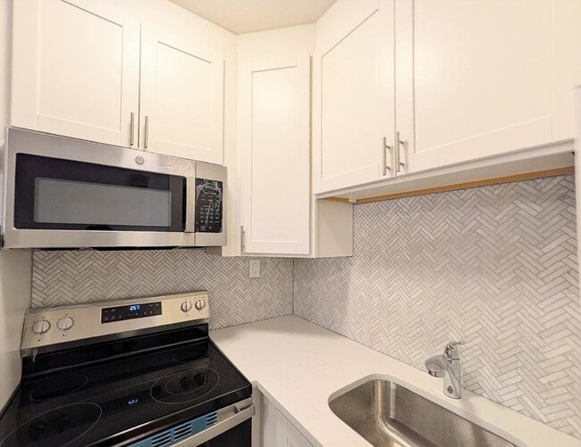 Building Photo - 11 Cazenove St Unit 2 Rental