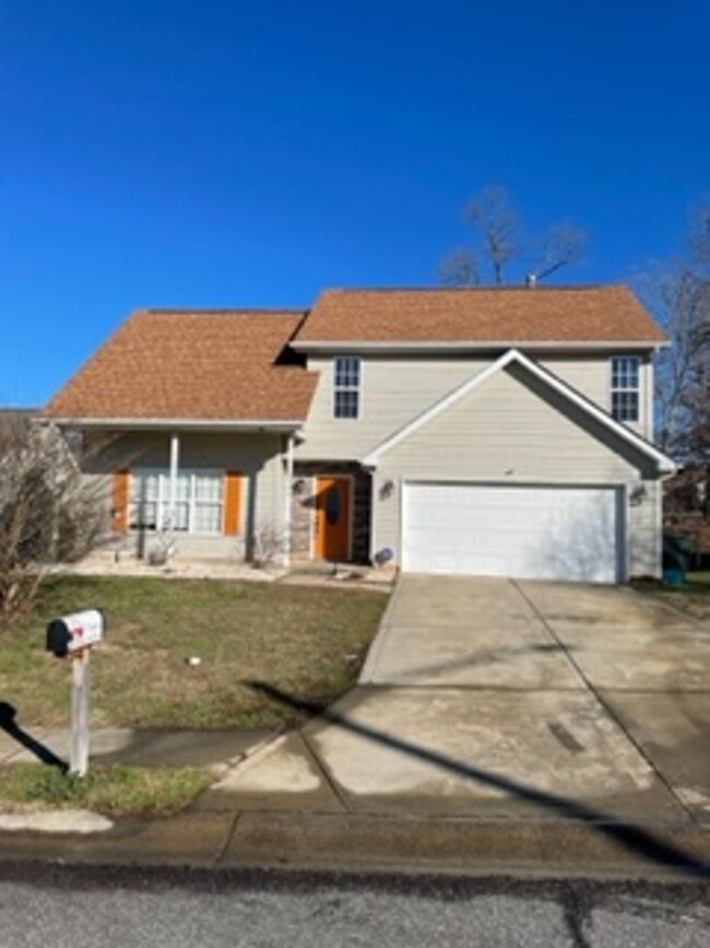 Three Bed Two and a Half Bath Home in Gast... - Three Bed Two and a Half Bath Home in Gast...