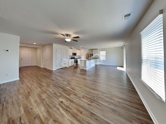 Photo - 2061 Southlea Dr