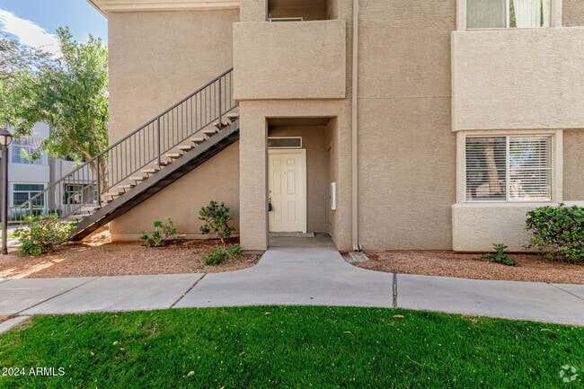 Building Photo - Immaculate Lakewood Community Condo