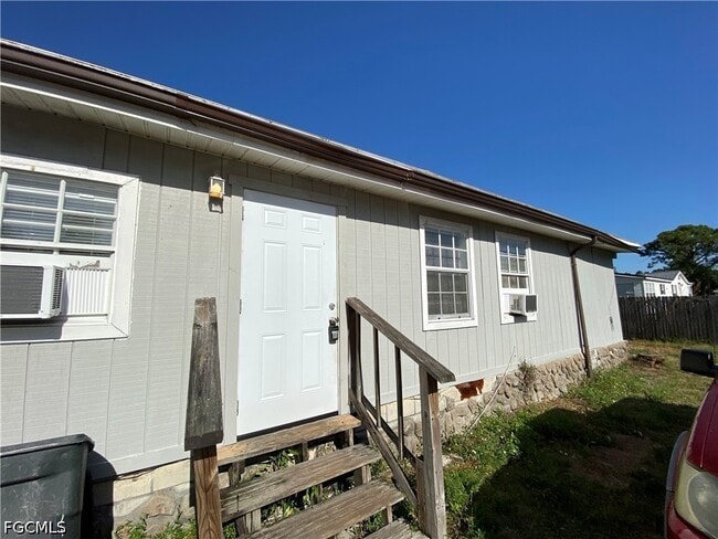 Building Photo - 2210 Cantor Ln