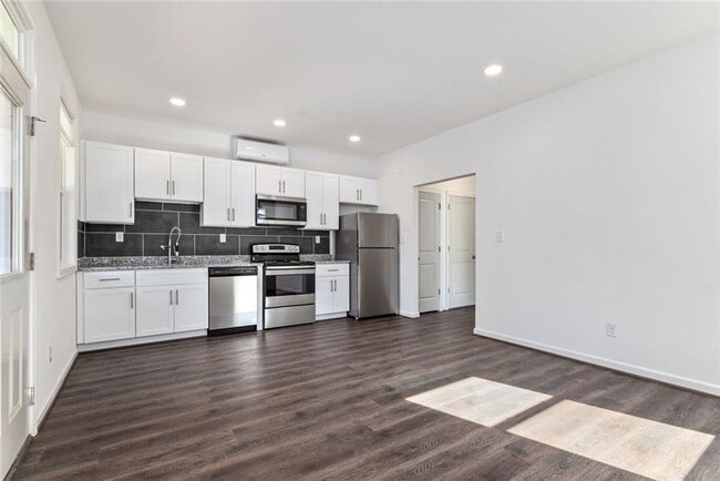 Photo - 1060 Grant Way SE