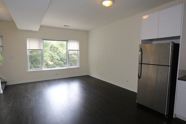 Photo - 2438 N Ashland Ave Unit 2