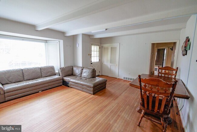 Photo - 321 Villanova Rd