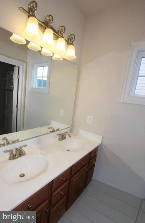 Photo - 612 Samantha Ct