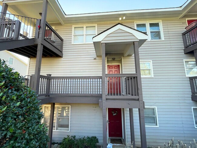 Building Photo - PRE-LEASING FOR JULY 22ND!