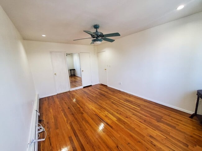 748 E 82nd St Unit Share space