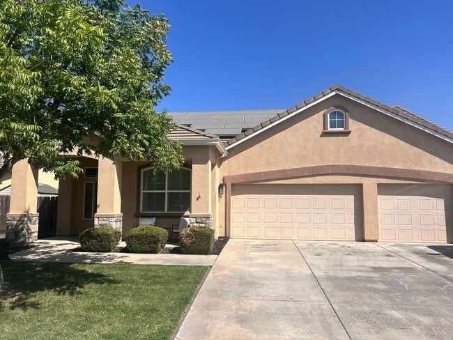 Building Photo - Beautiful 4 bed 2 bath Rental