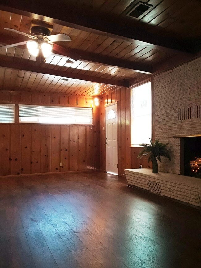 Photo - 298 W 23rd St Unidad Studio