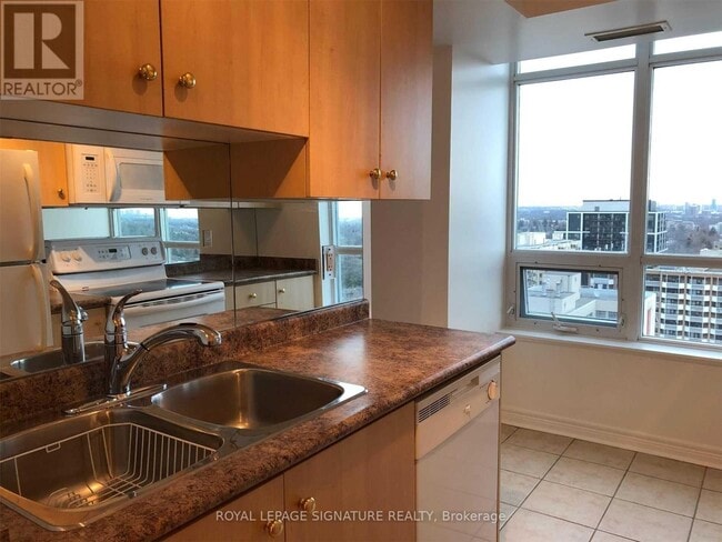 Photo - 212 Eglinton Ave E Unité 1807