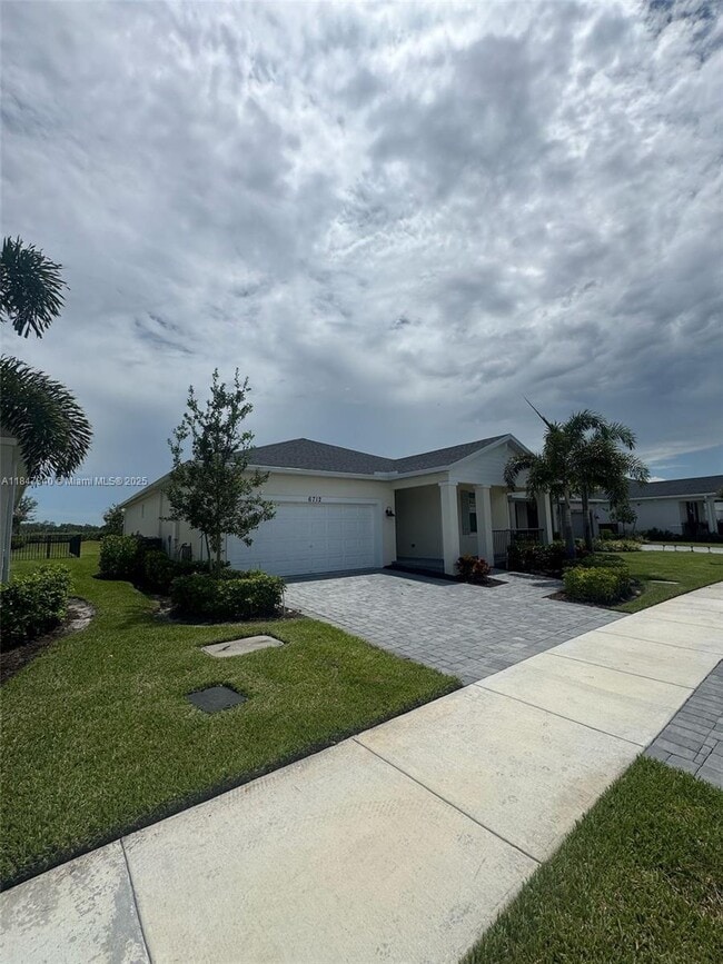 Photo - 6712 Cloverdale Ave