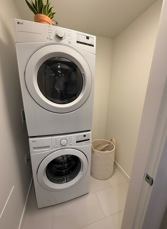 Photo - 5382-200 200 St