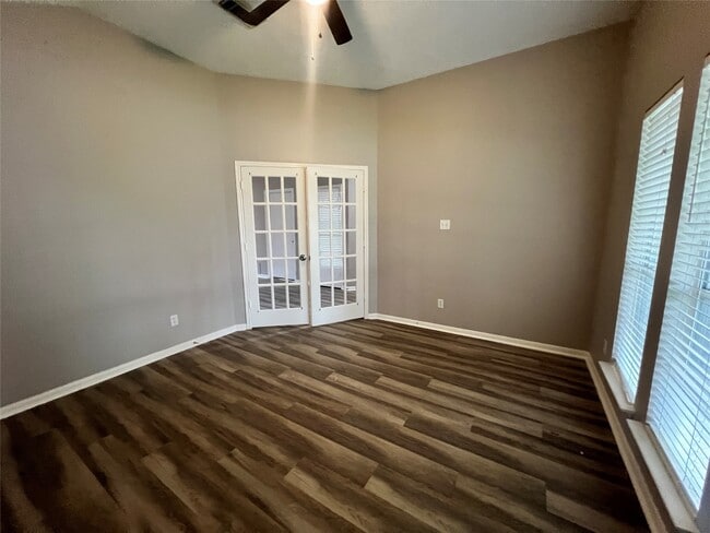 Photo - 2427 Halstead Dr