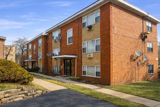 Building Photo - 2027 W 111th St