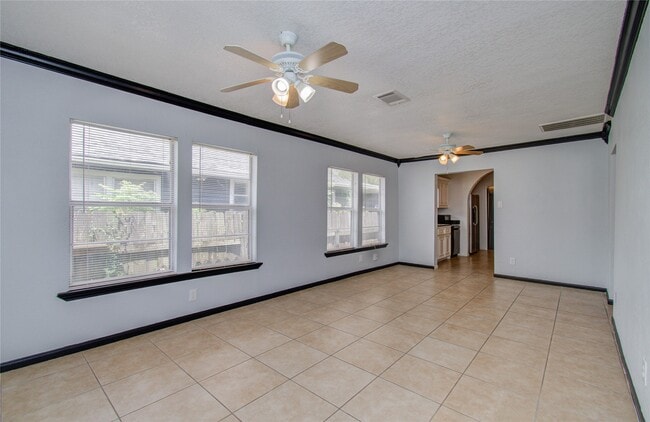 Photo - 5319 Bell St