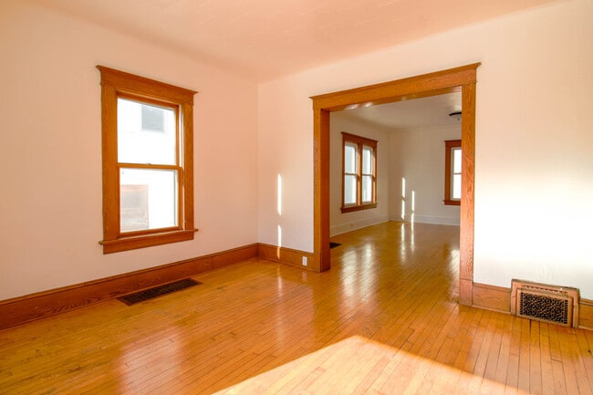 Photo - 418 W Irving Ave