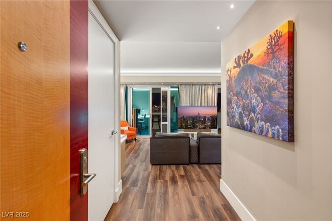 Building Photo - 2700 S Las Vegas Blvd Unit 3705