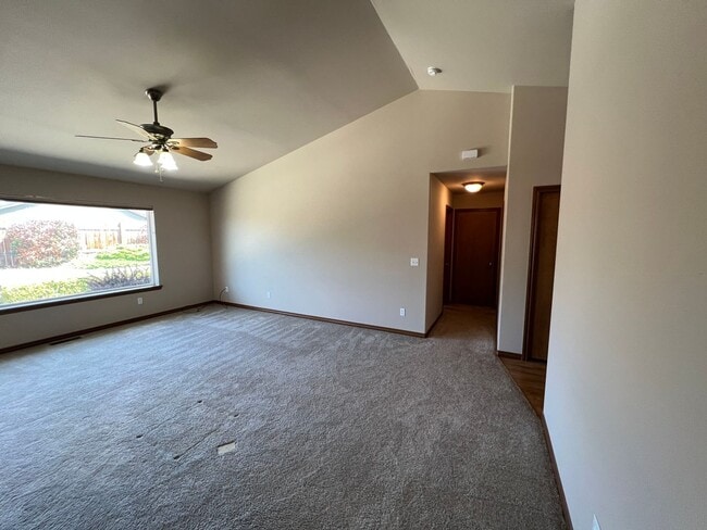 Photo - 105 Annie Pl