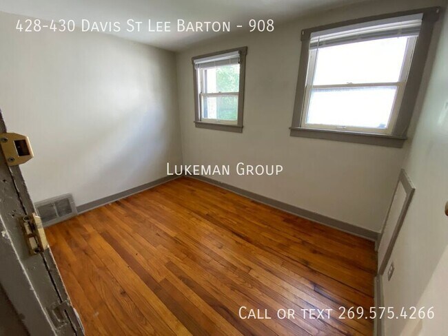 Photo - 428-430 Davis St Lee Barton-908 Unit 908