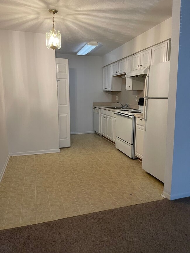 Building Photo - Modern 2-Bed, 1-Bath Oasis with Central Air and Gourmet Kitchen Unit P-F8