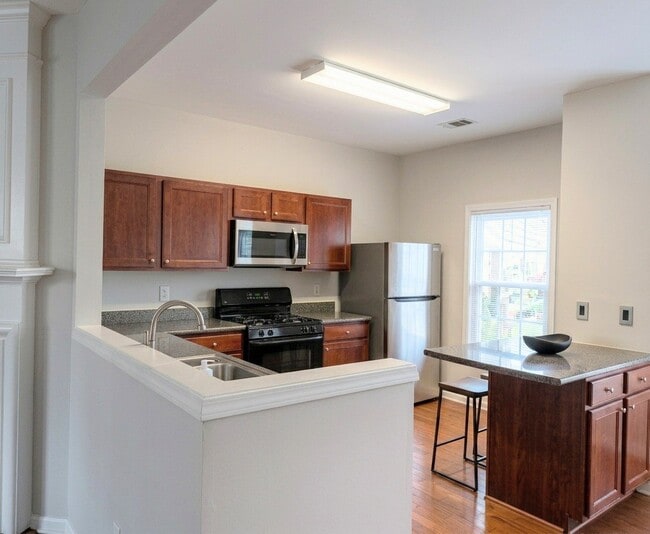 Photo - 955 Prestwyck Ct