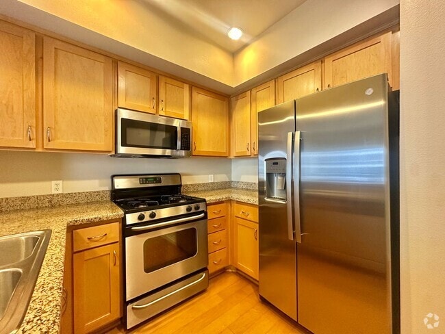 Building Photo - Delightful And Quiet Junior 1 BD Condo In ... Unit 5101