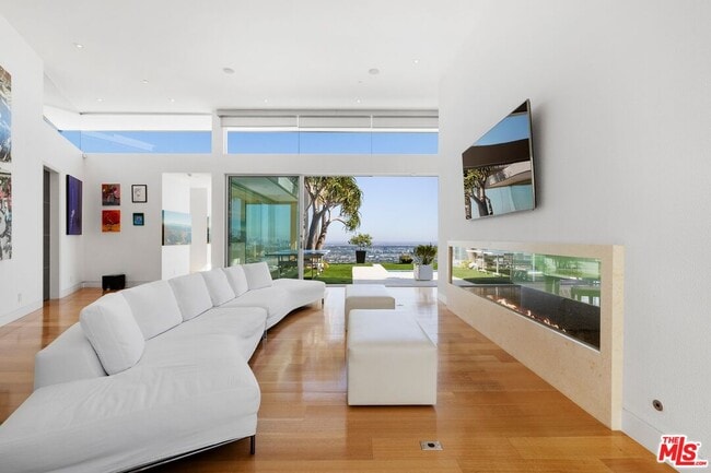 Photo - 1476 Blue Jay Way