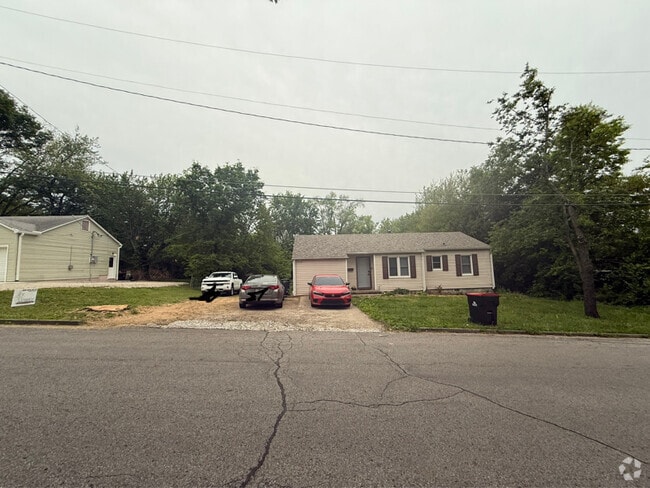 Building Photo - 206 Hillcrest Dr Rental