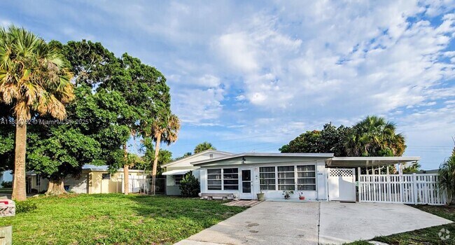 Building Photo - 1624 NE Orion St Unit 1624 Rental