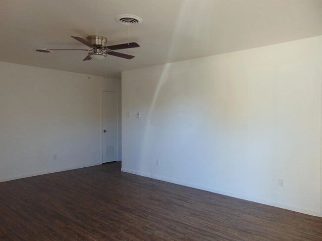 Photo - 2406 46th St Unit B