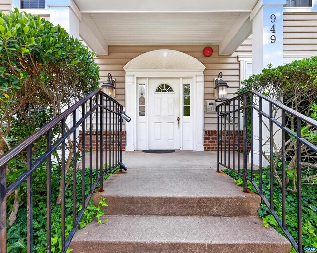 949 Glenwood Station Ln Unit 101