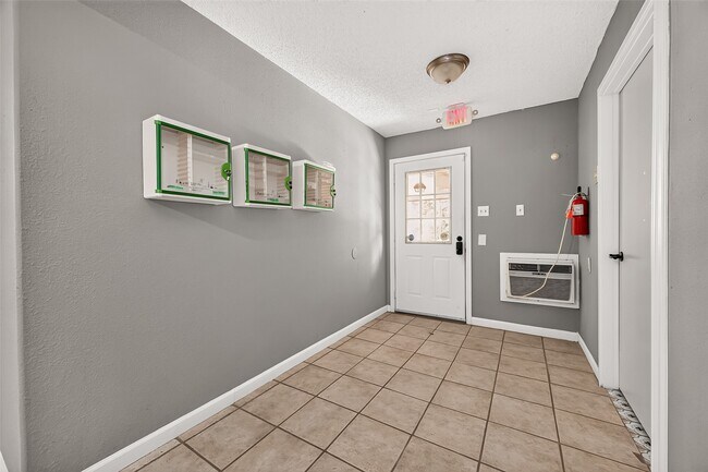 19002 Mirror Lake Dr