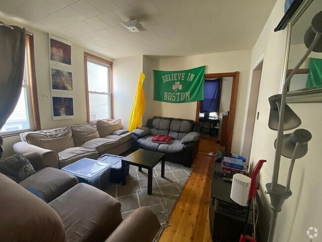 Building Photo - 1582 Tremont St Unit 2 Rental