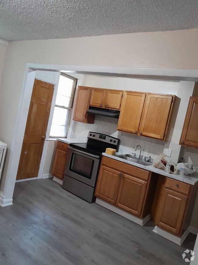 Building Photo - 5707 Reedland St Rental