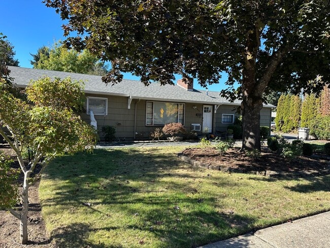 3 Bedroom 1 Bath Home With A Huge Living R... - 3 Bedroom 1 Bath Home With A Huge Living R...