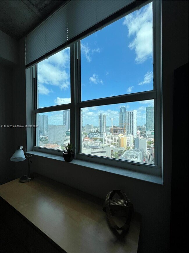 Building Photo - 133 NE 2nd Ave Unit 2403 Rental
