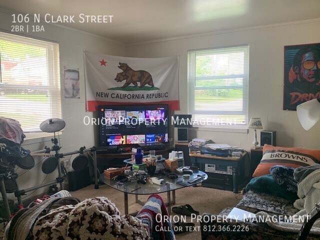 Photo - 106 N Clark St