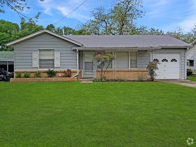 Building Photo - 208 Westfork Dr Rental