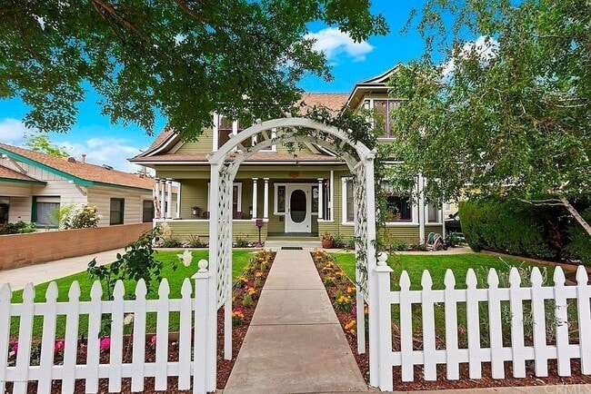 Photo - 139 N Ivy Ave Unidad Ivy Main House