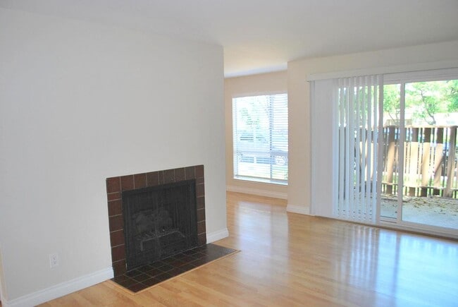 Photo - Updated, Bright, Spacious & Clean! Excellent Location at The Vintner in San Ramon Unidad 229