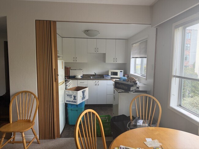 Photo - 908 Cook St Unité 107