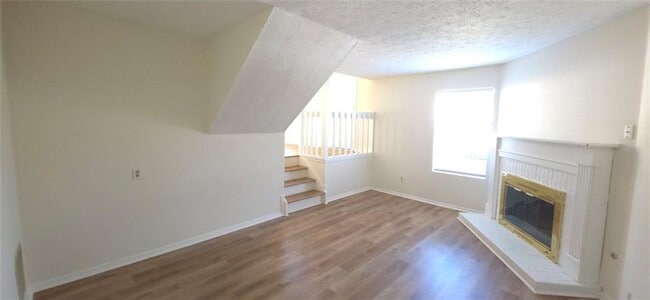 Photo - 330 Knoll Ridge Ct