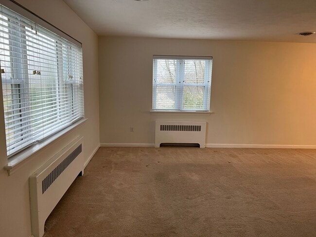 Photo - 405 Hemlock Dr SE