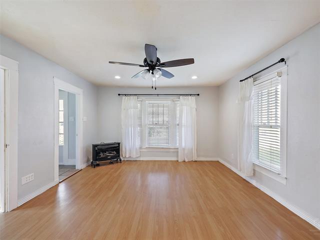 Photo - 105 E Hunt St