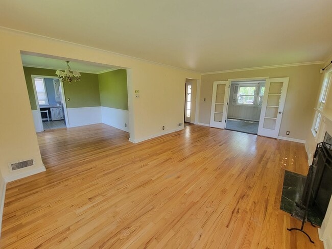 Photo - Large 4 bed, 1.5 bath, Over 2,000 square feet.