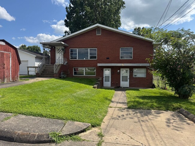 Building Photo - 2204 6th Ave