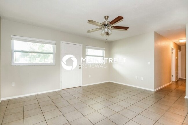 Photo - 3 Bedroom Pet-Friendly Home in Auburndale, FL with Main Street Renewal