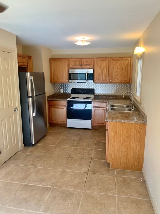 Photo - 3 Bedroom / 1 Bath House in Paia town! Walking distance from the beach!
