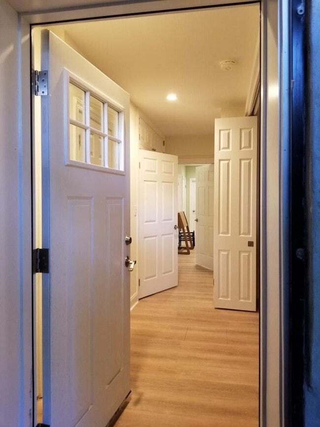 Front door entrance - 1632 5th St NW